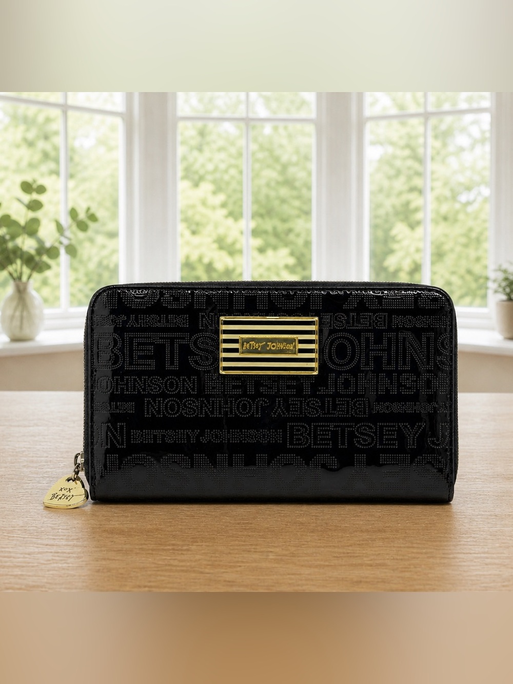 Betsey Johnson Black Patent Spell Out Zip Around Wallet Clutch Purse 12 Slots